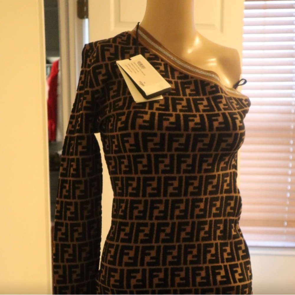 Fendi dress new, worn once, fits size 0-4 , stretchy, fendi dress